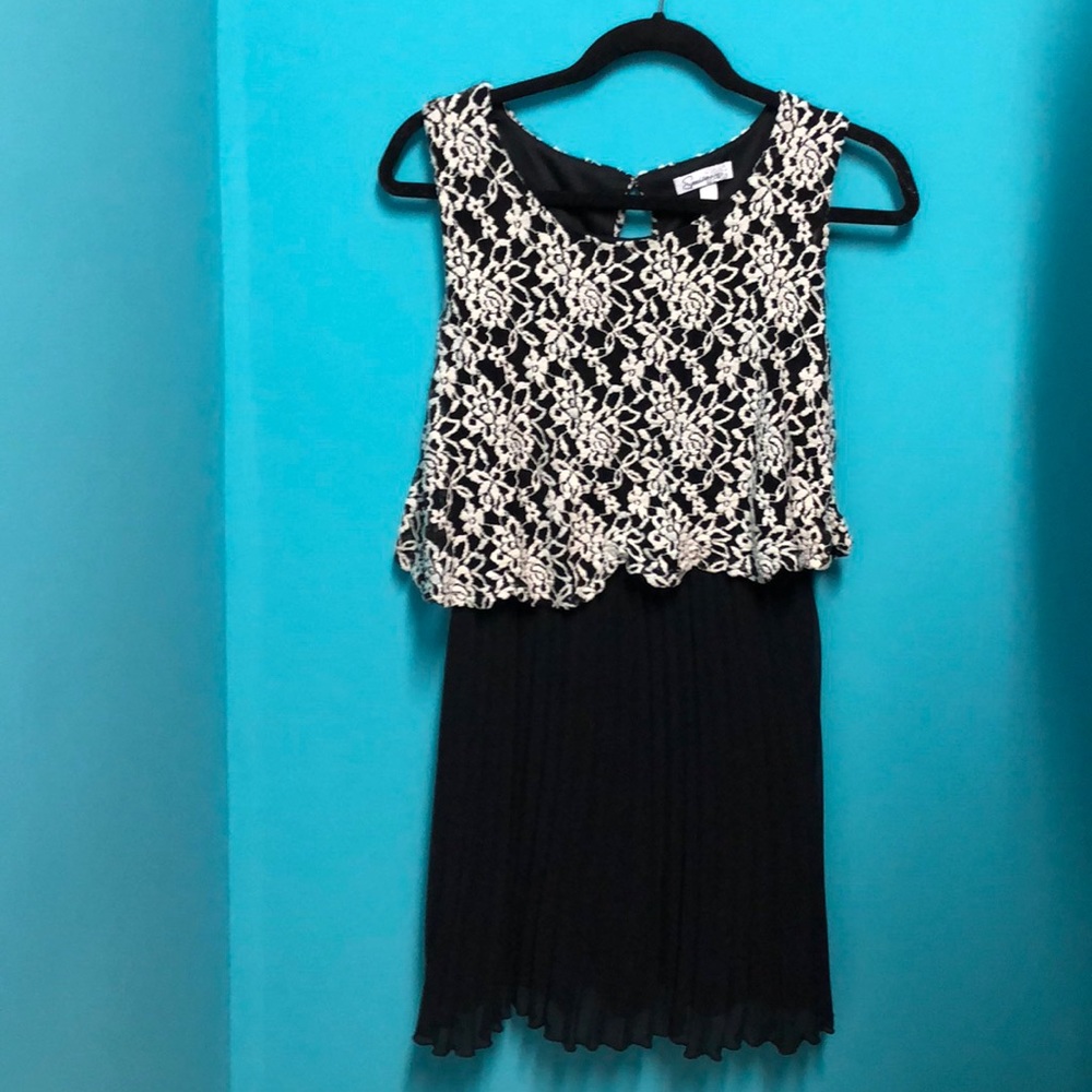 Simply elegant black and white dress